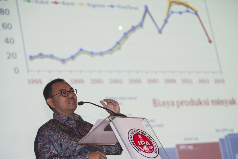 Menteri ESDM Sudirman Said menjadi pembicara kunci pada sesi pleno kedua Indonesia Petroleum Association Convex di Jakarta Covention Center, Jakarta, Kamis (26/5).