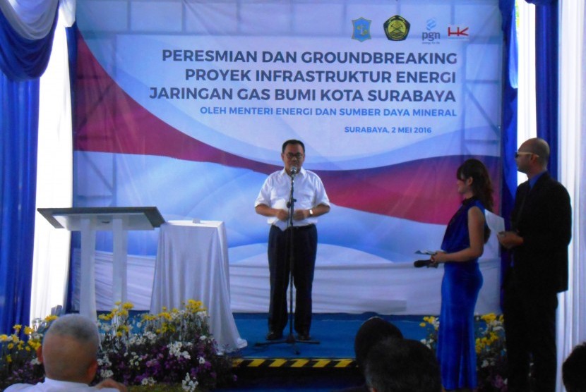 Menteri ESDM Sudirman Said Saat memberikan sambutan pada Peresmian dan Groundbreaking Proyek Infrastruktur Energi Jaringan Gas Bumi Kota Surabaya di Rungkut, Surabaya, Senin (2/5). Foto: Rachmat Santosa Basarah/Republika