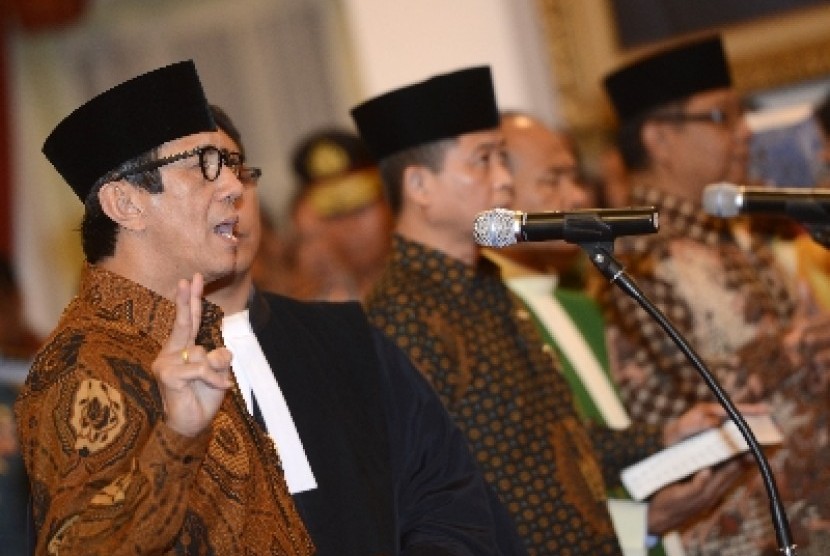 Menteri Hukum dan HAM.