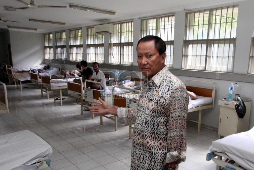 Menteri Hukum dan HAM Amir Syamsuddin meninjau Rumah Sakit Umum Pengayoman Cipinang, Jakarta, Senin (6/01).   (Republika/Adhi Wicaksono)