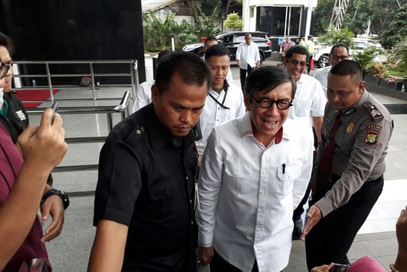 Menteri Hukum dan HAM Yasona Laoly tiba di Gedung KPK.