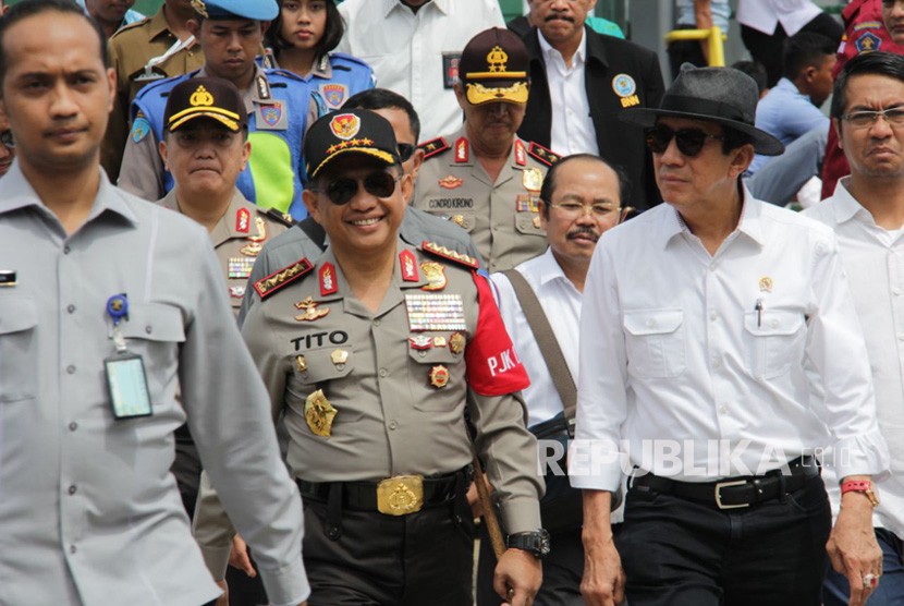 Menteri Hukum dan HAM Yasonna Laoly bersama Kapolri Jenderal Tito Karnavian, Deputi Pemberantasan Narkoba Inspektur Jenderal Arman Depari beserta jajarannya meninjau lembaga permasyarakatan (lapas) high risk di Pulau Nusakambangan, Jumat (22/12). 