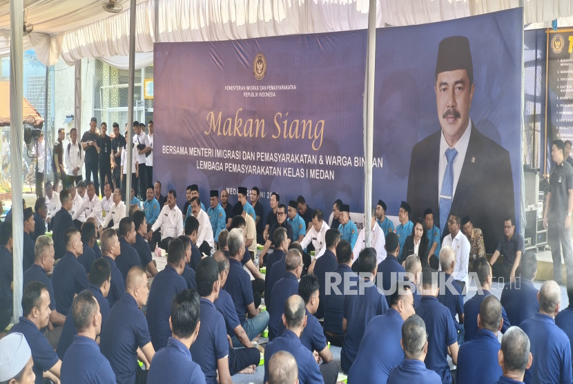 Menteri Imigrasi dan Pemasyarakatan Agus Andrianto mengajak para warga binaan makan siang bersama di Lapas Kelas I Medan pada Rabu (25/6/2025). 