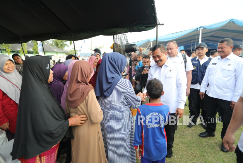 Menteri Imigrasi dan Pemasyarakatan (Imipas), Agus Andrianto, saat menghadiri acara bakti sosial di Sesko Daun Lumbung (Ksatrian Amirul Isnaini) Cilacap, Senin (8/9/2025). 