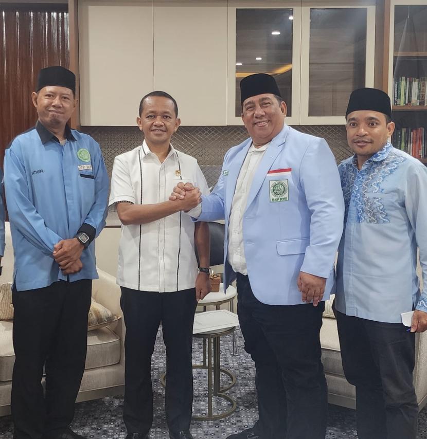 Menteri Investasi/Kepala BKPM, Bahlil Lahadalia saat menemui Ketua DPP BKPRMI Datuk Said Aldi Al Idrus di Jakarta, Rabu (27/3/2024).