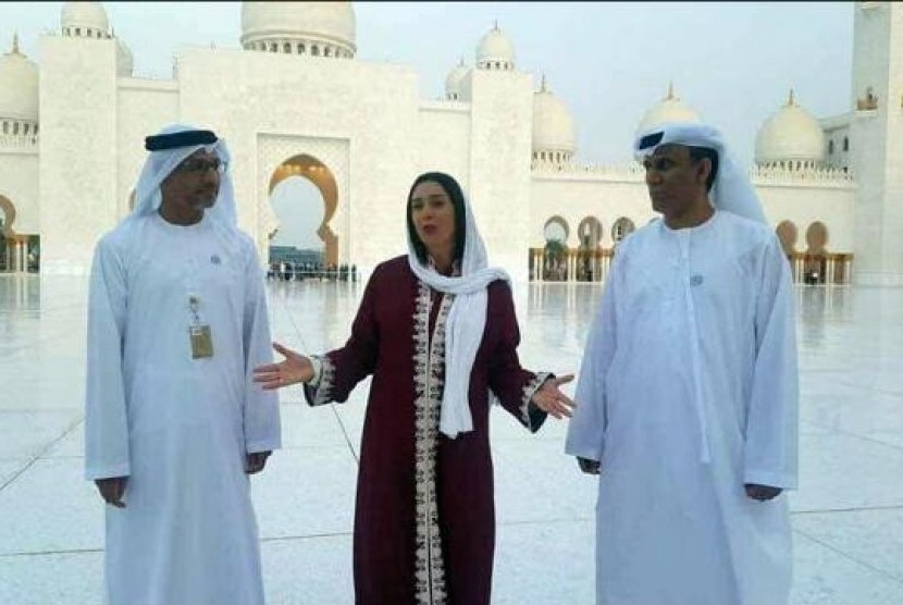  Menteri Kebudayaan dan Olahraga Israel Miri Regev mengunjungi Masjid Syekh Zaid Abu Dhabi
