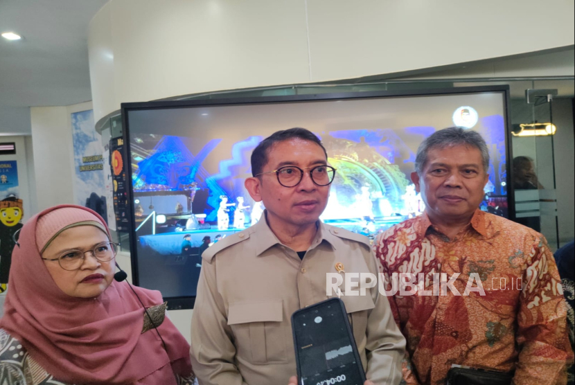 Menteri Kebudayaan RI Fadli Zon menghadiri Seminar Nasional Masyarakat Sejarawan Indonesia (MSI) di kampus UPI, Kota Bandung, Sabtu (14/12/2024). 