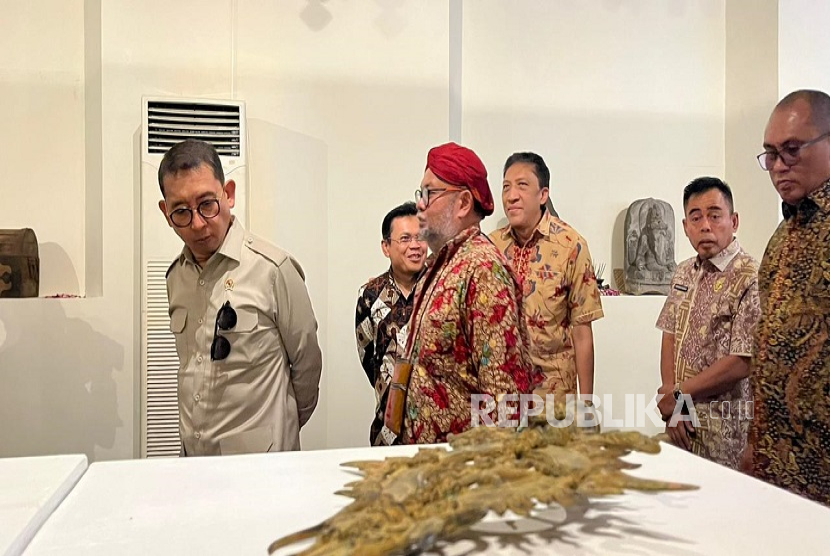 Menteri Kebudayaan RI, Fadli Zon, saat membuka pameran Kronik Ragam Budaya Indonesia di Museum Benteng Vredeburg, Yogyakarta, Jumat (17/10/2025).