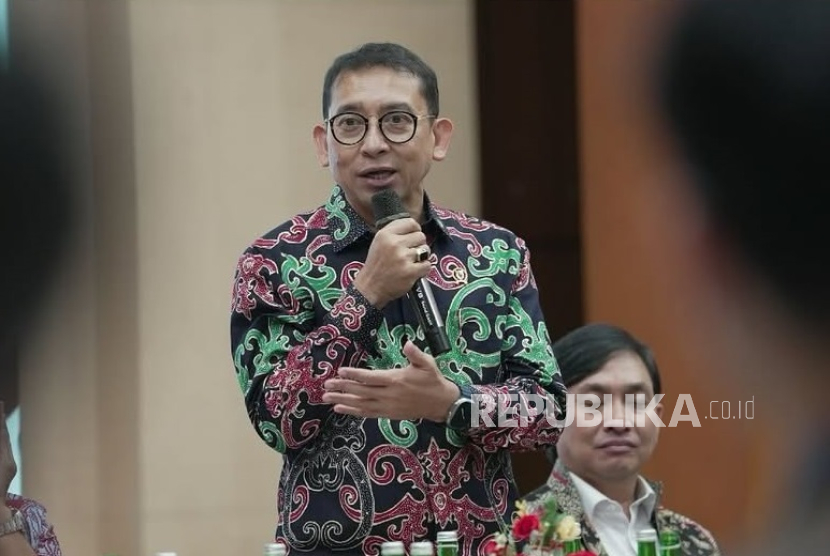 Kementerian Kebudayaan (Kemkebud) memberikan Program Jaminan Sosial BPJS Ketenagakerjaan kepada ahli waris dua maestro budaya yang telah wafat, yaitu Penjaga Tradisi Kabanti dan Pewaris Naskah Buton