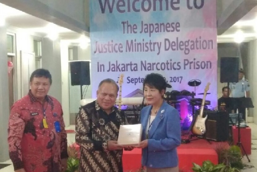 Menteri Kehakiman Jepang, Yoko Kamikawa mengunjungi Lapas Narkotika Klas IIA dan Rutan Cipinang ditemani Plt Dirjen Pemasyarakatan, Makmun, Sabtu (9/9). 