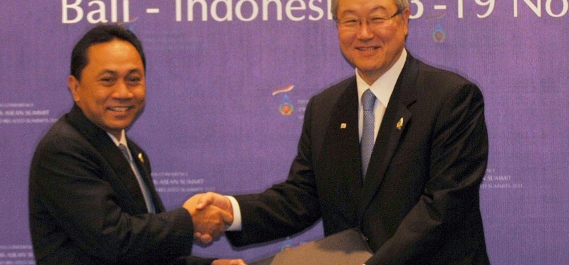 Menteri Kehutanan Zulkifli Hasan dan Menteri Kehutanan Korea, Lee Don Koo, pada penandatangan kerja sama kehutanan ASEAN-Republik Korea (AFoCo) di Nusa Dua, Bali, Jumat (18/11).