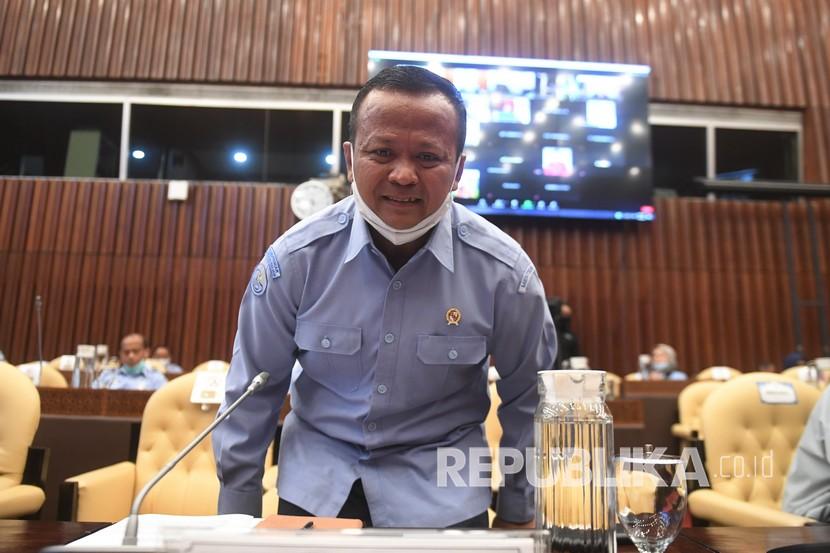 Menteri Kelautan dan Perikanan Edhy Prabowo bersiap mengikuti rapat kerja dengan Komisi IV DPR di Kompleks Parlemen, Senayan, Jakarta, Senin (6/7/2020). Rapat itu membahas perkembangan program strategis kementerian dalam rangka percepatan pemulihan ekonomi yang terdampak COVID-19. 