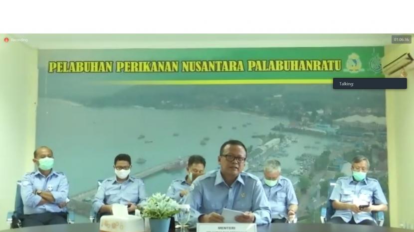 Menteri Kelautan dan Perikanan Edhy Prabowo menyampaikan materu pada Webinar Pembangunan Wilayah Pesisir dan Pulau-Pulau Terdepan Sebagai Sabuk Ekonomi Maritim Berbasis Kelautan dan Perikanan, Kamis (18/6).