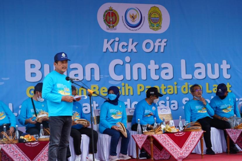 Menteri Kelautan dan Perikanan Sakti Wahyu Trenggono mencanangkan Bulan Cinta Laut pada 28 Januari 2022 di Pantai Parang Kusumo, Parangtritis Yogyakarta, Jumat (28/1).