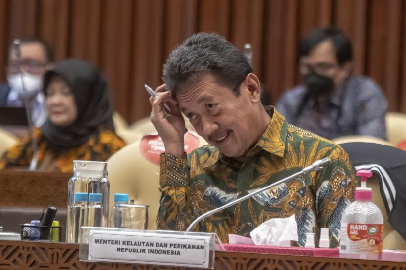 Menteri Kelautan dan Perikanan Sakti Wahyu Trenggono angkat suara terkait keputusan pemerintah untuk menerbitkan izin ekspor pasir laut.