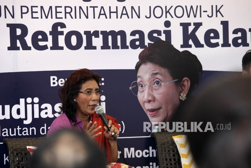 Menteri Kelautan dan Perikanan Susi Pudjiastuti saat menjadi pembicara dalam diskusi dua tahun kepemimpinan Jokowi-JK di Jakarta, Kamis (20/10). 