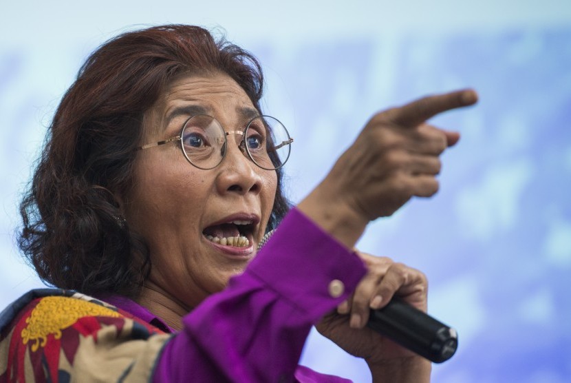 Penangkapan Kapal: Menteri Kelautan dan Perikanan yang juga sebagai Komandan Satuan Tugas Pemberantasan Penangkapan ikan secara ilegal (Satgas 115) Susi Pudjiastuti memberikan keterangan terkait penangkapan kapal Vietnam di laut Natuna Utara, Bandung, Jawa Barat, Senin (25/2/2019).