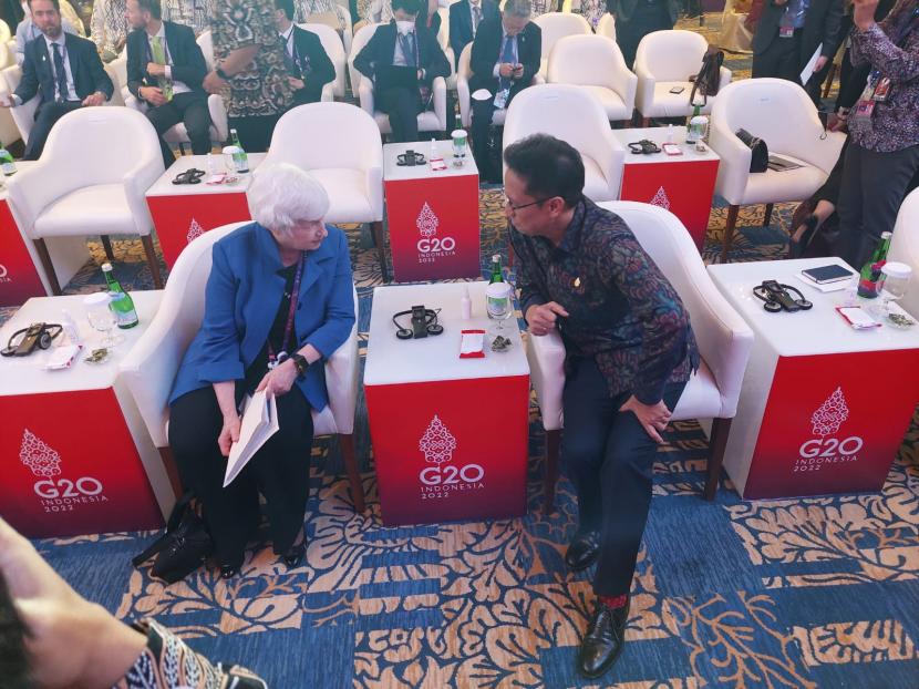 Menteri Kesehatan Budi Gunadi Sadikin bertemu dengan Secretary of Treasury US Janet Yellen dalam Pandemic Fund Launching di Nusa Dua, Bali, Minggu (13/11). 