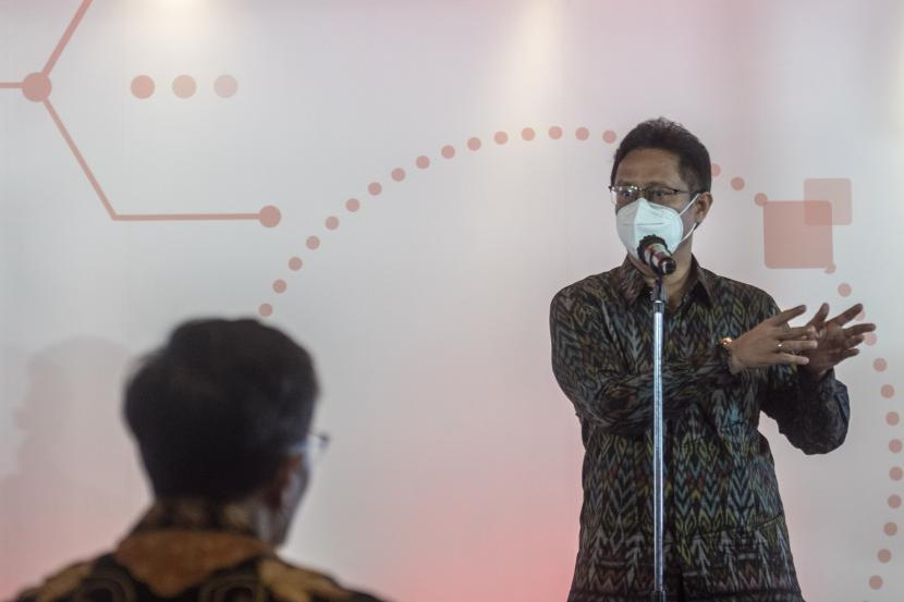 Menteri Kesehatan Budi Gunadi Sadikin. Menteri Kesehatan Budi Gunadi Sadikin meminta semua pihak bekerja sama memperkuat efektivitas Pemberlakuan Pembatasan Kegiatan Masyarakat (PPKM) dan protokol kesehatan (prokes) karena virus Covid-19 varian XBB sudah ditemukan di Indonesia.