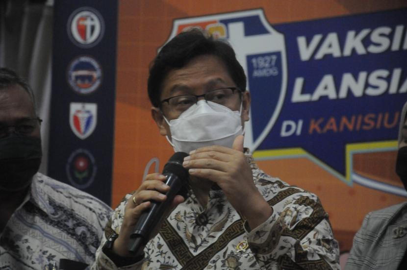 Menteri Kesehatan Budi Gunadi Sadikin mengatakan kasus aktif Covid-19 di Indonesia menurun dalam dua bulan terakhir.