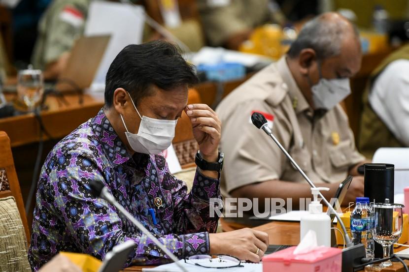 Menteri Kesehatan (Menkes) Budi Gunadi Sadikin (kiri). Menkes memastikan stok obat-obatan untuk pasien COVID-19 sudah lengkap.