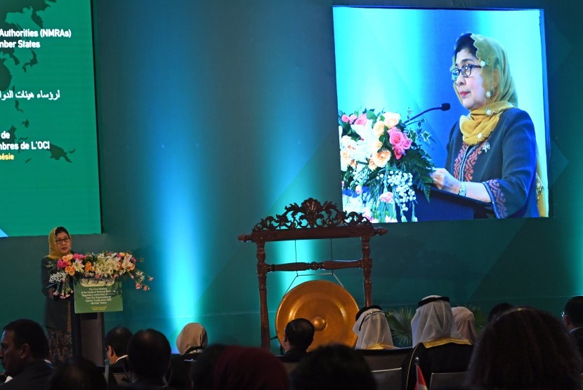 Menteri Kesehatan Nila F Moeloek memberikan sambutan pada pembukaan pertemuan pertama Kepala Otoritas Regulatori Obat (NMRAs) negara anggota OKI di Jakarta, Rabu (21/11/2018).