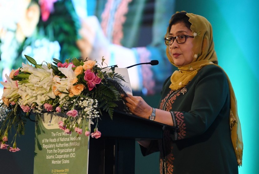 Menteri Kesehatan Nila F Moeloek memberikan sambutan pada pembukaan pertemuan pertama Kepala Otoritas Regulatori Obat (NMRAs) negara anggota OKI di Jakarta, Rabu (21/11/2018). 