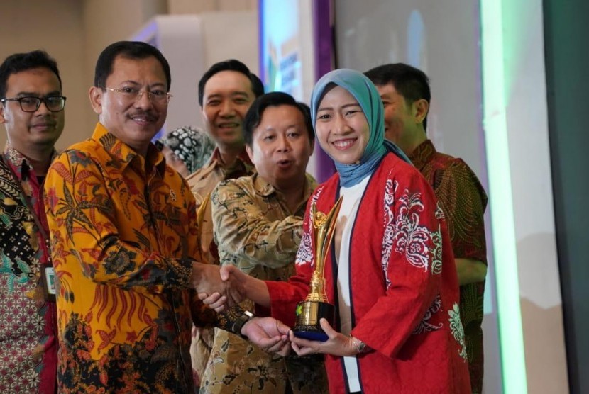 Menteri kesehatan, Terawan Agus Putranto pada acara Penganugerahan Tenaga Kesehatan Teladan di Puskesmas Tingkat Nasional tahun 2019. Sebanyak 140 tenaga kesehatan teladan dari 29 provinsi mendapat penghargaan dari Kemenkes di ICE BSD, Serpong, Banten, Sabtu (9/11).