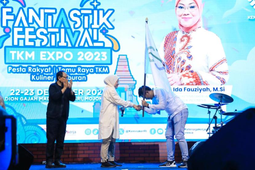 Menteri Ketenagakerjaan Ida Fauzia resmi mengukuhkan organisasi Jangkar Wirausaha Nusantara (JAWARA).