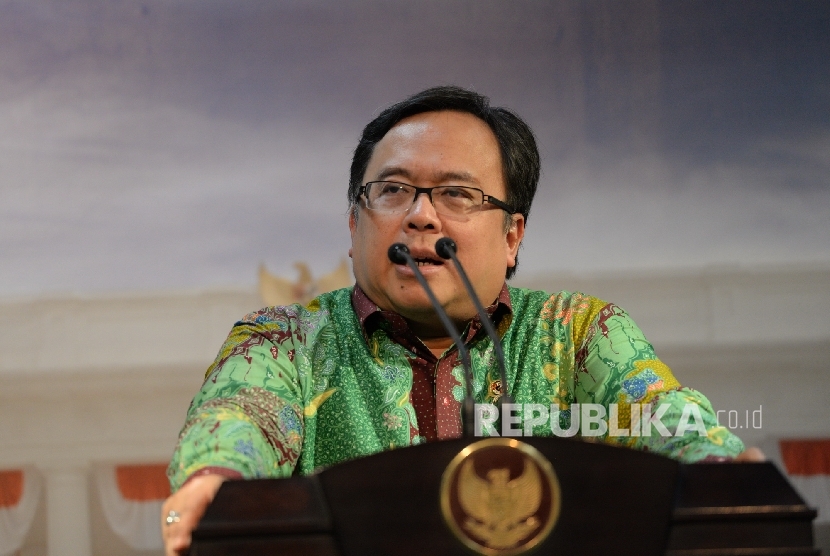 Menteri Keuangan Bambang Brodjonegoro memberikan keterangan pers usai rapat terbatas bersama presiden di Kantor Presiden, Jakarta, Senin (25/4). (Republika/ Wihdan) 