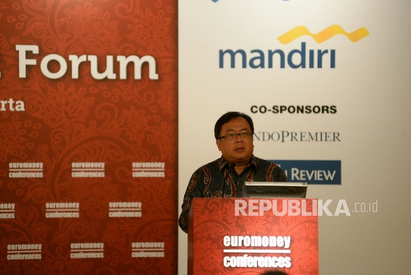 Menteri Keuangan Bambang Brodjonegoro memberikan paparan saat acara Indonesia Investment Forum di Jakarta, Selasa (22/3).