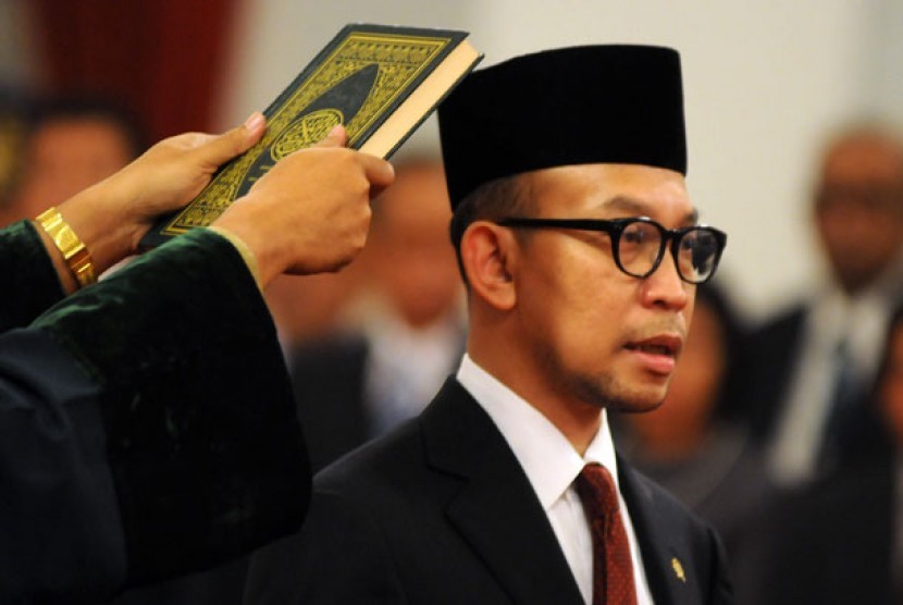 Menteri Keuangan Muhamad Chatib Basri mengucapkan sumpah jabatan saat dilantik oleh Presiden Susilo Bambang Yudhoyono di Istana Negara, Jakarta, Selasa (21/5).