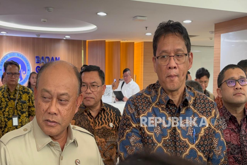 Menteri Keuangan Purbaya Yudhi Sadewa  dan Kepala Badan Gizi Nasional Dadan Hindayana. Purbaya menyambangi kantor BGN untuk meninjau langsung perkembangan program Makan Bergizi Gratis (MBG), Jumat (26/9/2025).  