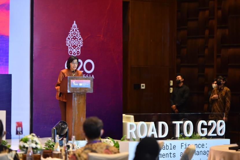 Menteri Keuangan RI, Sri Mulyani dalam forum bisnis //Sustainable Finance: Instruments and Management in Achieving Sustainable Development of Indonesia// sebagai bagian dari rangkaian kegiatan Road to G20 di Indonesia di Sofitel Nusa Dua Bali, Rabu (13/7).