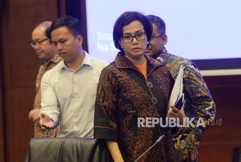 Menteri Keuangan Sri Mulyani bersama jajaran akan memberikan keterangan pers tentang APBN 2018 di Kantor Kemenkeu, Jakarta, Rabu (25/10)