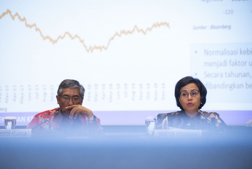 Menteri Keuangan Sri Mulyani Indrawati (kanan) bersama Wakil Menteri Keuangan Mardiasmo (kiri) menyampaikan konferensi pers tentang Realisasi Anggaran Pendapatan dan Belanja Negara (APBN) 2018, di Kantor Kementerian Keuangan, Jakarta, Rabu (2/1/2019).