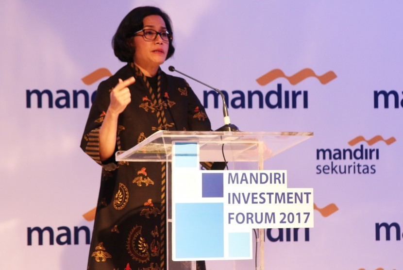 Menteri Keuangan, Sri Mulyani Indrawati memberikan paparan pada Mandiri Investment Forum 2017 di Jakarta, Rabu (8/2). 