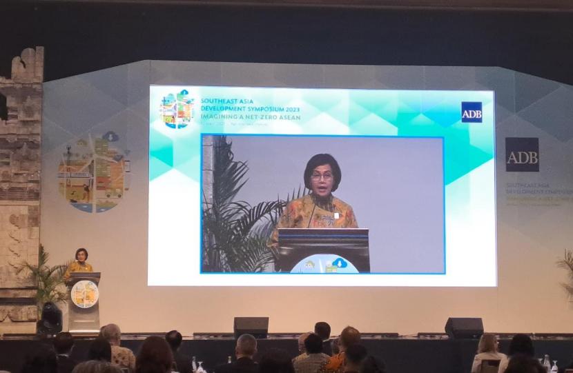 Menteri Keuangan Sri Mulyani memberikan keynote speeh di acara Southeast Asia Development Symposium (SEADS) 2023: Imaging A Net Zero ASEAN, Kamis (30/3/2023). 