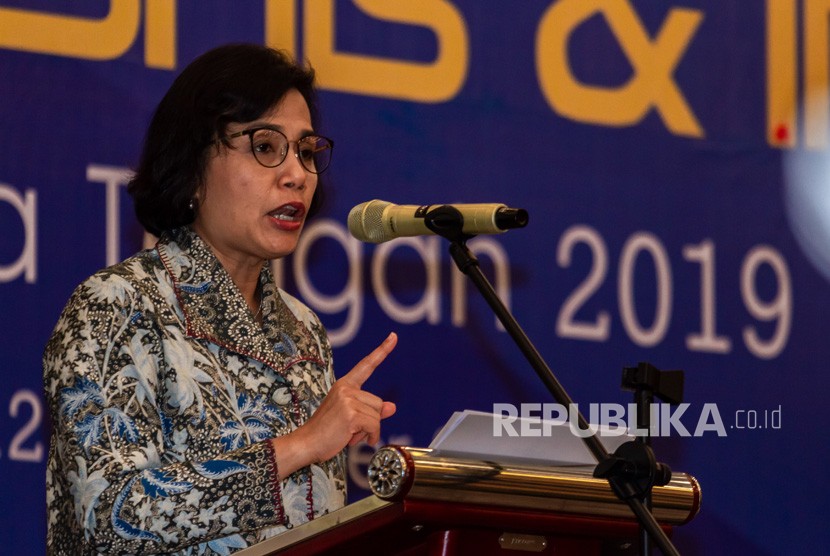 Menteri Keuangan Sri Mulyani memberikan paparan saat menjadi pembicara kunci dalam seminar ekonomi Prospek Bisnis dan Investasi Jawa Tengah 2019 di Semarang, Jawa Tengah, Rabu (12/12/2018).