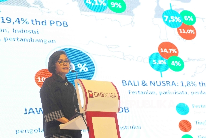 Menteri Keuangan Sri Mulyani memberikan sambutannya dalam CIMB Niaga Economic Forum 2017 di Jakarta, kamis (26/1).