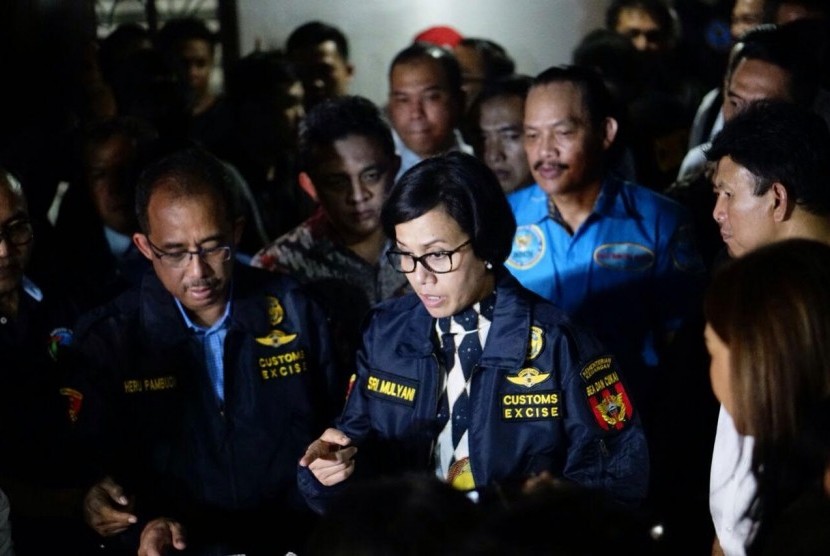 Menteri Keuangan Sri Mulyani mendatangi lokasi penggagalan penyelundupan sabu di Pluti, Rabu (26/7).