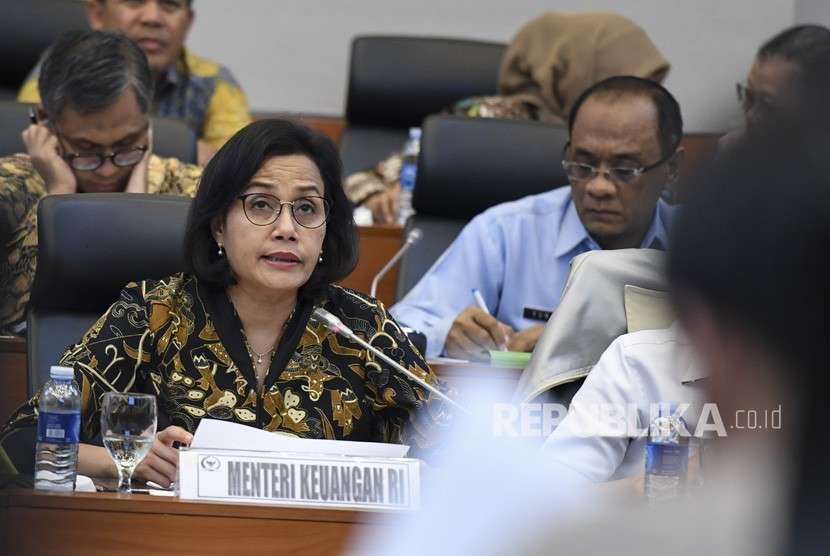 Menteri Keuangan Sri Mulyani mengikuti rapat kerja dengan Badan Anggaran DPR di Komplek Parlemen, Senayan, Jakarta, Selasa (4/9).