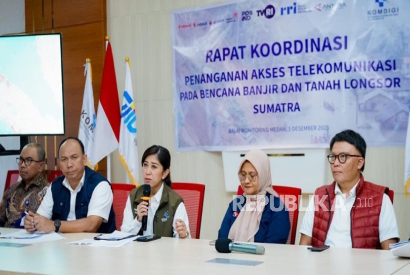 Pimpin Rapat dengan Opsel, Menkomdigi Pastikan Sinyal di Wilayah Bencana Sumatra Pulih 90 Persen