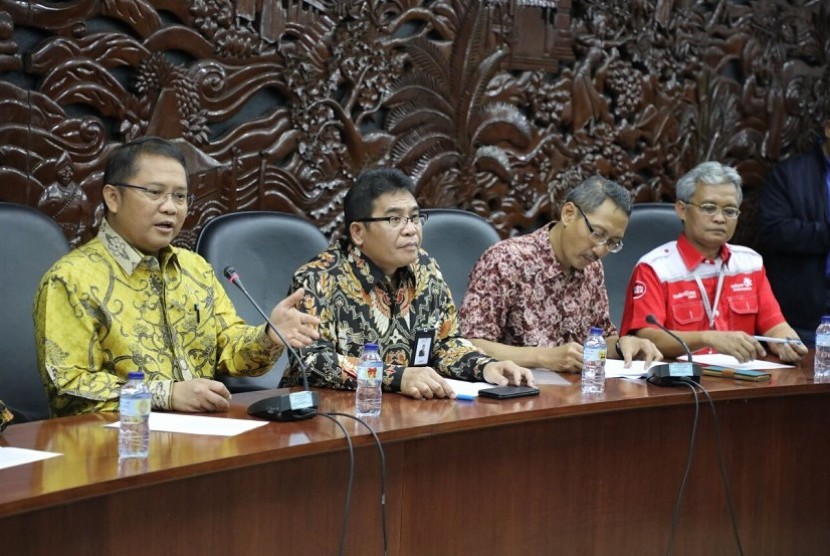 Menteri Komunikasi dan Informatika RI Rudiantara menyampaikan dukungan Kementerian Komunikasi dan Informatika kepada Telkom yang saat ini tengah melakukan upaya pemulihan layanan Satelit Telkom 1, saat press conference di Jakarta (30/8).