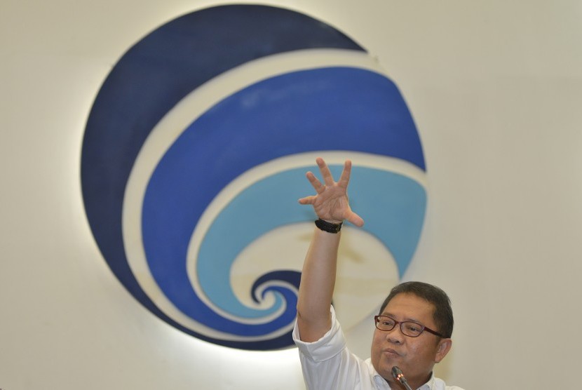 Menteri Komunikasi dan Informatika Rudiantara memberi keterangan pers di Kemenkominfo, Jakarta, Selasa (15/3). 