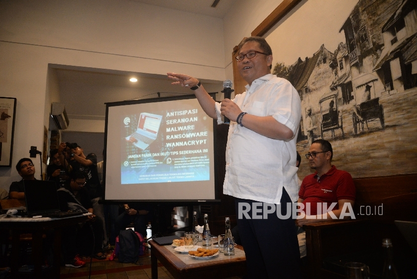 Menteri Komunikasi dan Informatika Rudiantara menyampaikan keterangan pers terkait upaya penanganan serangan dan antisipasi Malware Ransomware WannaCry (Ilustrasi)