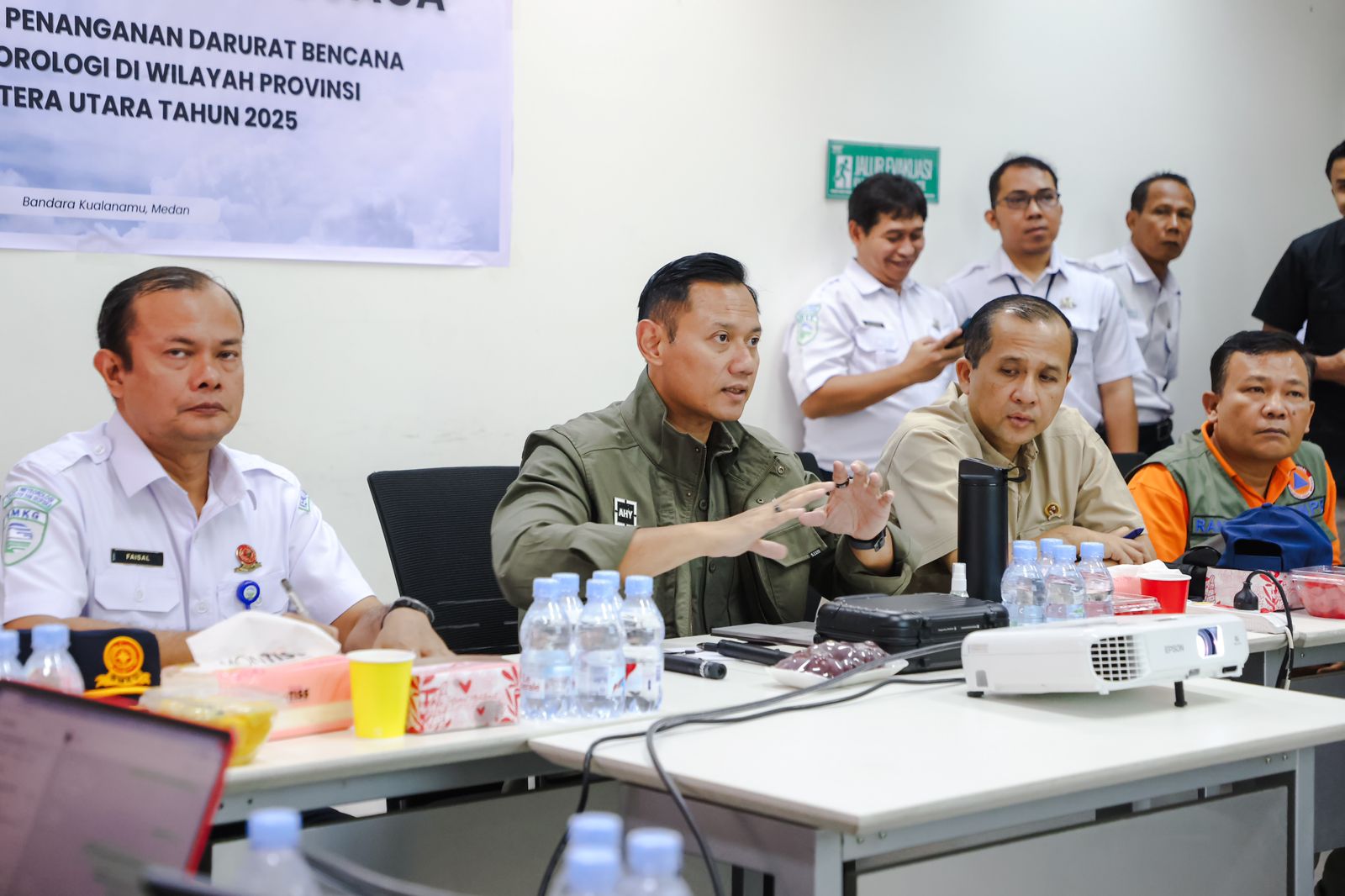 Menteri Koordinator Bidang Infrastruktur dan Pembangunan Kewilayahan, Agus Harimurti Yudhoyono (AHY),  turut prihatin atas bencana di Aceh, Sumut, dan Sumbar, Ia menekankan penguatan penanganan darurat.