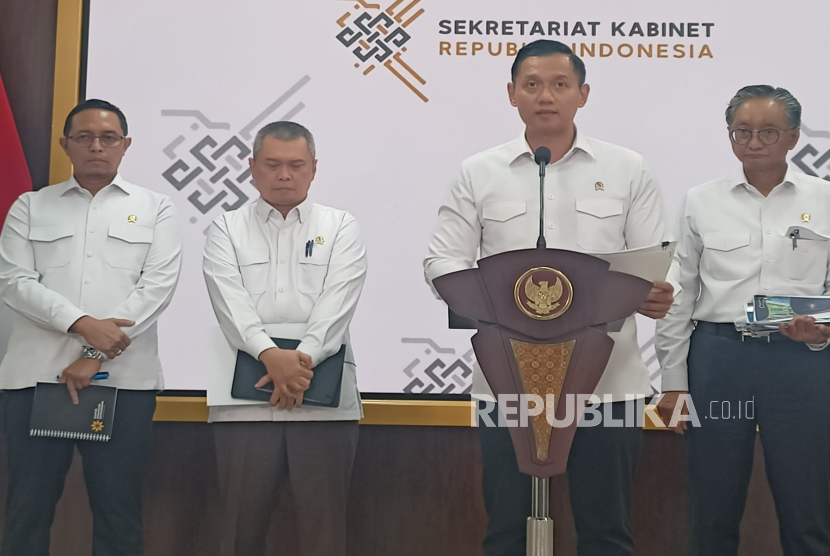 Menteri Koordinator Bidang Infrastruktur dan Pembangunan Kewilayahan (Menko IPK) Agus Harimurti Yudhoyono (AHY) di Kompleks Istana Kepresidenan, Jakarta Pusat, Senin (16/12/2024).