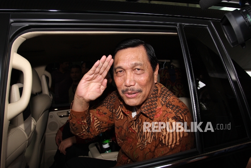 Menteri Koordinator Bidang Kemaritiman dan Investasi (Menko Marves) Luhut Binsar Pandjaitan ditugaskan Presiden Jokowi mengurusi masalah minyak goreng di Jawa dan Bali.