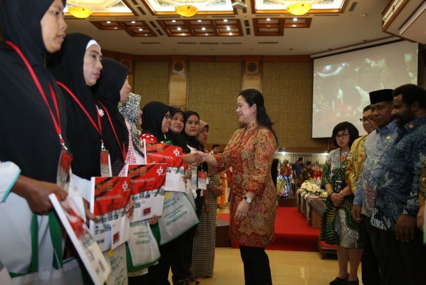 Menteri Koordinator  bidang Pembangunan Manusia dan Kebudayaan (Menko PMK) Puan Maharani,